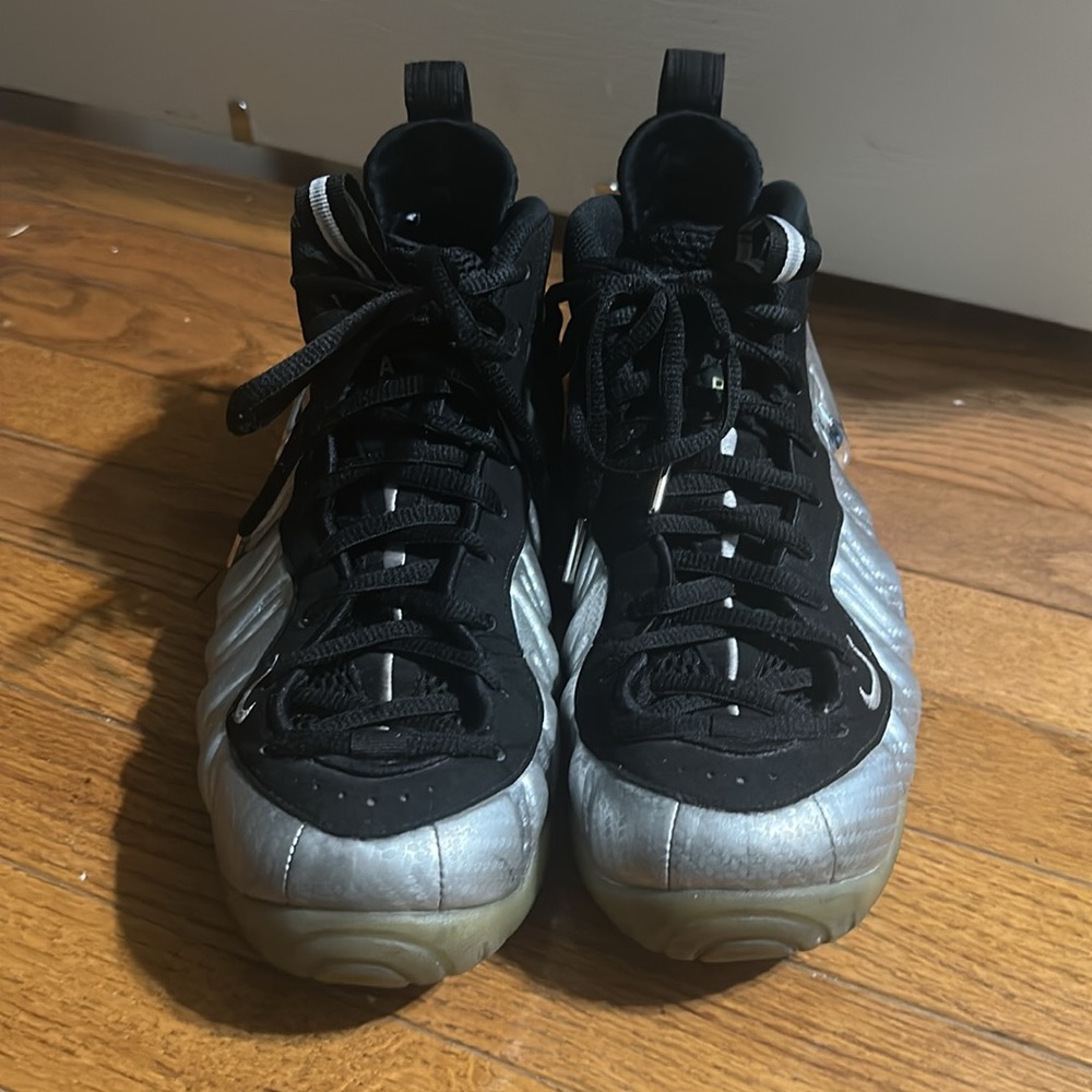 Nike Foamposites Silver and Black Sneakers - Picture 2 of 6